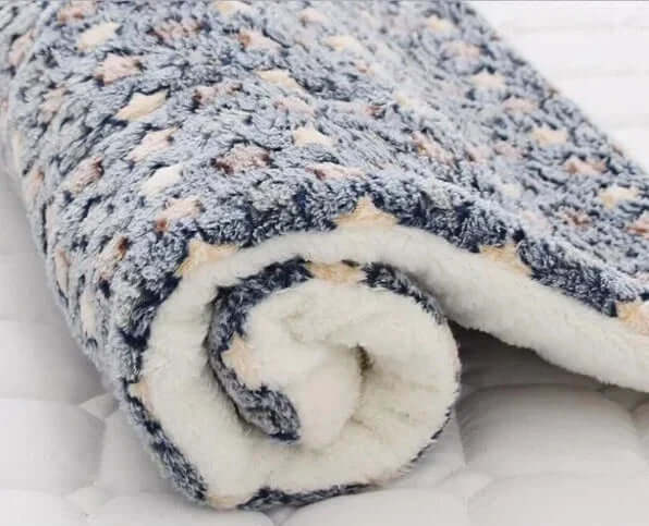 Cat Blanket Warm Soft Fleece – Cozy Snuggle Pet Throw